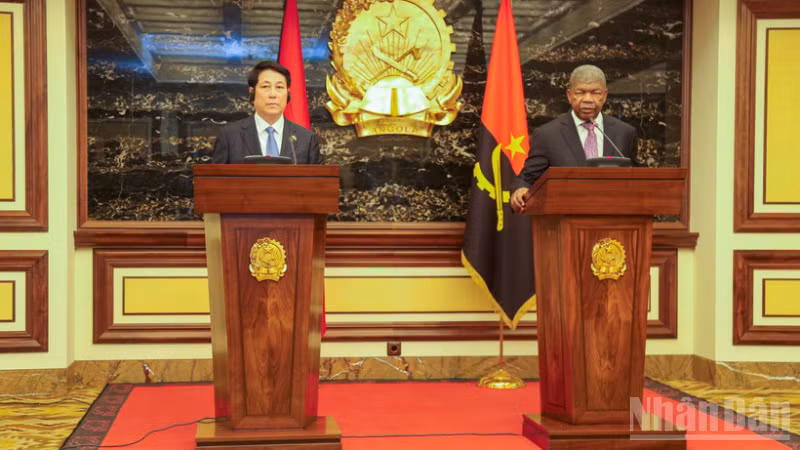 Chủ tịch nước Lương Cường và Tổng thống Angola gặp gỡ báo chí. (Ảnh: Xuân Kỳ)