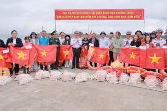 Năm 2025, Vùng 3 Hải quân và Ban Tuyên giáo, Dân vận các địa phương đã triển khai toàn diện, hiệu quả công tác phối hợp tuyên truyền biển, đảo với nhiều hình thức linh hoạt, sáng tạo, gắn với hoạt động thực tiễn.