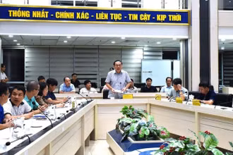 Thứ trưởng Nông nghiệp và Môi trường Lê Công Thành chủ trì cuộc họp ứng phó với bão số 5 tối 23/8.