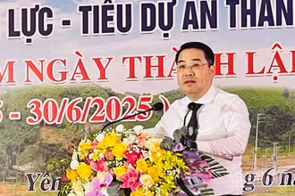 Chủ tịch Ủy ban nhân dân tỉnh Yên Bái Nguyễn Tuấn Anh phát biểu tại lễ thông xe kỹ thuật.