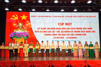 Biểu dương 44 tập thể, cá nhân tiêu biểu.