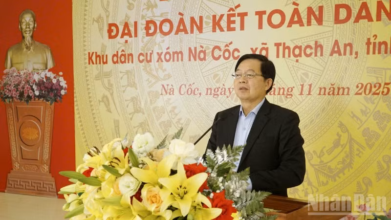 Phó Thủ tướng Hồ Quốc Dũng phát biểu ý kiến trong Ngày hội Đại đoàn kết xóm Nà Cốc, Xã Thạch An, tỉnh Cao Bằng.