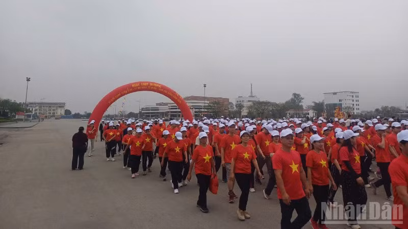 Hàng nghìn người ở tỉnh Cao Bằng tham gia Ngày chạy Olympic vì sức khỏe toàn dân.