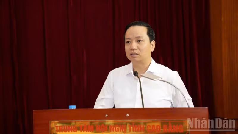 Đồng chí Lê Hải Hòa, Chủ tịch Ủy ban nhân dân tỉnh Cao Bằng phát biểu ý kiến tại cuộc tọa đàm.