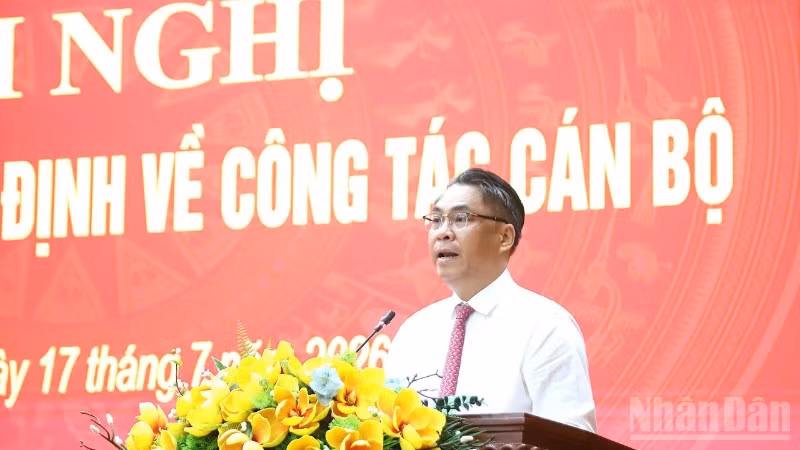 Bí thư Tỉnh ủy Cao Bằng Phan Thăng An phát biểu giao nhiệm vụ cho các đồng chí được điều động, bổ nhiệm.