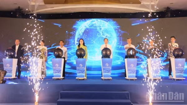 Nghi thức ra mắt Hợp tác xã Nuôi trồng Thủy sản và Du lịch KLC Đại Dương XI. (Ảnh: VŨ TÂN)