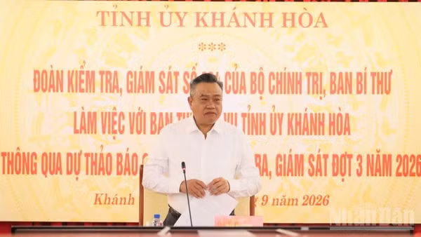 Đồng chí Trần Sỹ Thanh, Ủy viên Bộ Chính trị, Bí thư Trung ương Đảng, Chủ nhiệm Ủy ban Kiểm tra Trung ương phát biểu. (Ảnh: VŨ TÂN)
