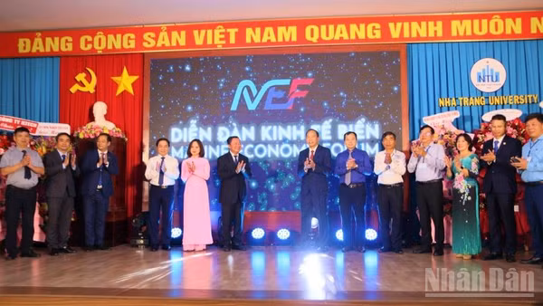 Nghi thức ra mắt Diễn đàn Kinh tế biển-Marine Economy Forum (MEF). (Ảnh: VŨ TÂN)