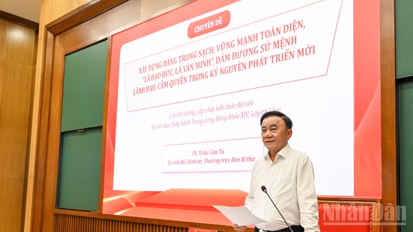 Thường trực Ban Bí thư Trần Cẩm Tú trao đổi và truyền đạt Chuyên đề: Xây dựng Đảng trong sạch, vững mạnh toàn diện, “là đạo đức, là văn minh”, đảm đương sứ mệnh lãnh đạo, cầm quyền trong kỷ nguyên phát triển mới.