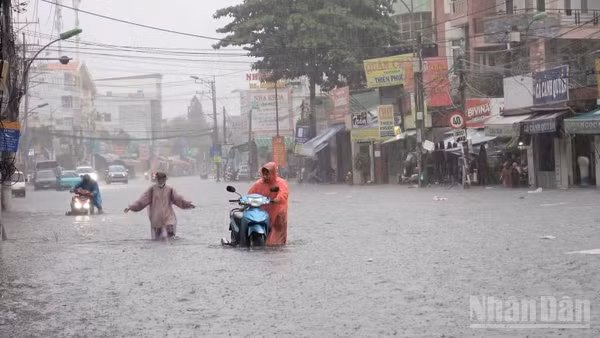 Khánh Hòa dự báo có mưa lớn kéo dài, có nơi cục bộ hơn 200mm. (Ảnh: VŨ TÂN)