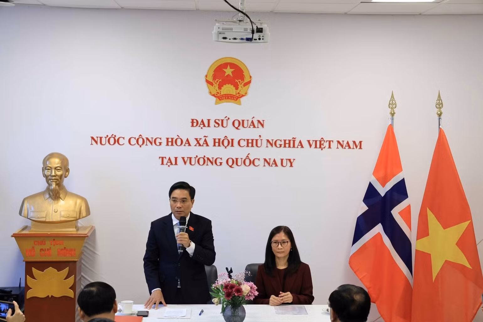 pho-chu-tich-quoc-hoi-nguyen-doan-anh-tham-chinh-thuc-na-uy-08.jpg