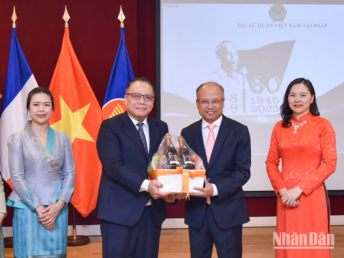 lao-chuc-quoc-khanh-duy-3.jpg