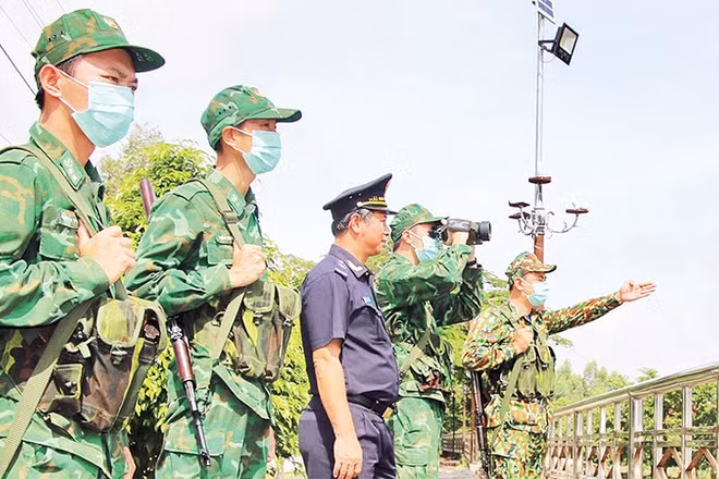 Lực lượng Bộ đội Biên phòng tỉnh Đồng Tháp tăng cường tuần tra phòng chống buôn lậu, gian lận thương mại.