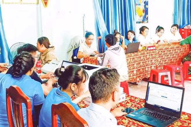 Mô hình Trung tâm Phục vụ hành chính công lưu động của Ủy ban nhân dân phường Đô Vinh (tỉnh Khánh Hòa) đã thật sự đưa chính quyền đến gần dân hơn.