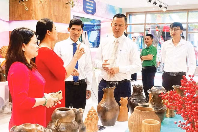 Tham quan, trải nghiệm gốm Bàu Trúc của người Chăm ở tỉnh Khánh Hòa.