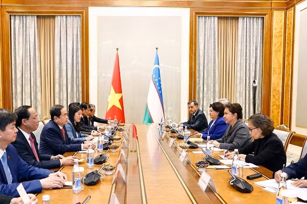 Chủ tịch Quốc hội Trần Thanh Mẫn hội đàm với Chủ tịch Thượng viện Uzbekistan Tanzila Narbaeva. Ảnh: DOÃN TẤN/TTXVN