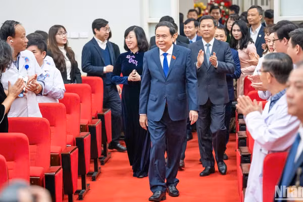 Chủ tịch Quốc hội Trần Thanh Mẫn dự Lễ kỷ niệm 70 năm Ngày Thầy thuốc Việt Nam tại Bệnh viện Hữu Nghị.