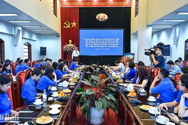 Toàn cảnh buổi lễ, diễn ra tại trụ sở Bộ Biên tập Báo Nhân Dân. (Ảnh: THÀNH ĐẠT)