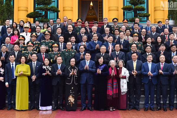 Chủ tịch nước Lương Cường với các đại biểu tại buổi gặp mặt. Ảnh: THỦY NGUYÊN