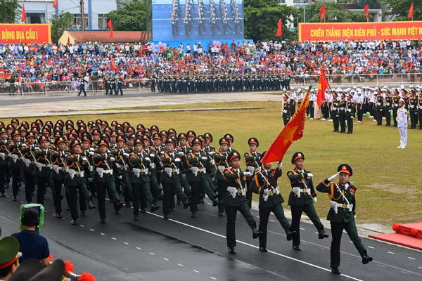 Chiến sĩ Quân đội nhân dân Việt Nam tại lễ diễu binh kỷ niệm 70 năm Chiến thắng Điện Biên Phủ, ngày 7/5/2024 tại thành phố Điện Biên Phủ. (Ảnh THÀNH ĐẠT)