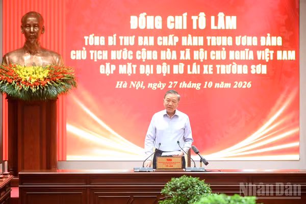 Tổng Bí thư, Chủ tịch nước Tô Lâm phát biểu tại cuộc gặp mặt Đại đội nữ lái xe Trường Sơn. (Ảnh: ĐĂNG KHOA)