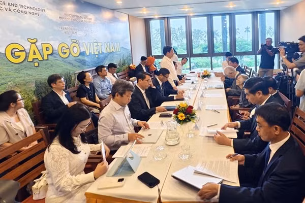 Quang cảnh buổi làm việc. (Ảnh: LƯƠNG TÙNG)