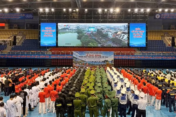 Quang cảnh lễ phát động. (Ảnh: QUANG THỌ)