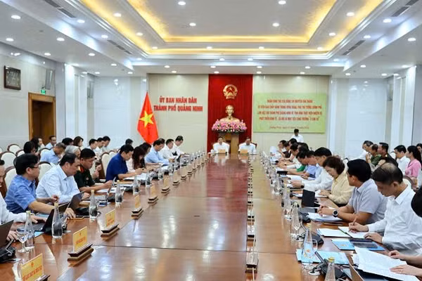 Quang cảnh buổi làm việc. (Ảnh: QUANG THỌ)