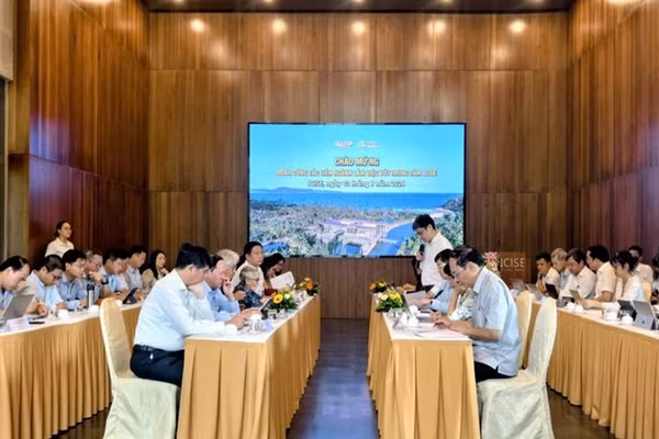 Toàn cảnh buổi làm việc. (Ảnh: Lương Tùng)