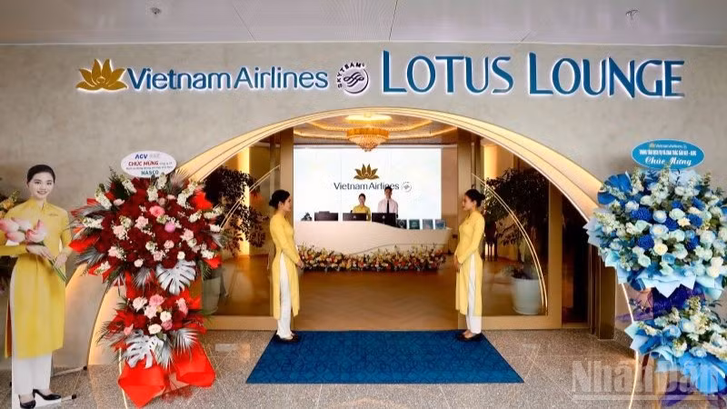 ndo_br_1-vietnam-airlines-chinh-thuc-khai-truong-phong-khach-bong-sen-moi-tai-nha-ga-t2-cang-hang-khong-quoc-te-noi-bai-2894.jpg
