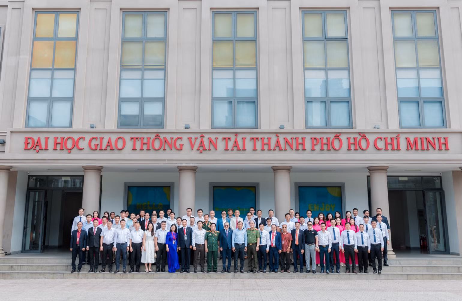 cac-dai-bieu-du-su-kien-ket-noi-ba-nha-truong-dai-hoc-giao-thong-van-tai-thanh-pho-ho-chi-minh-nha-khoa-hoc-doanh-nhan-pho-hien.jpg