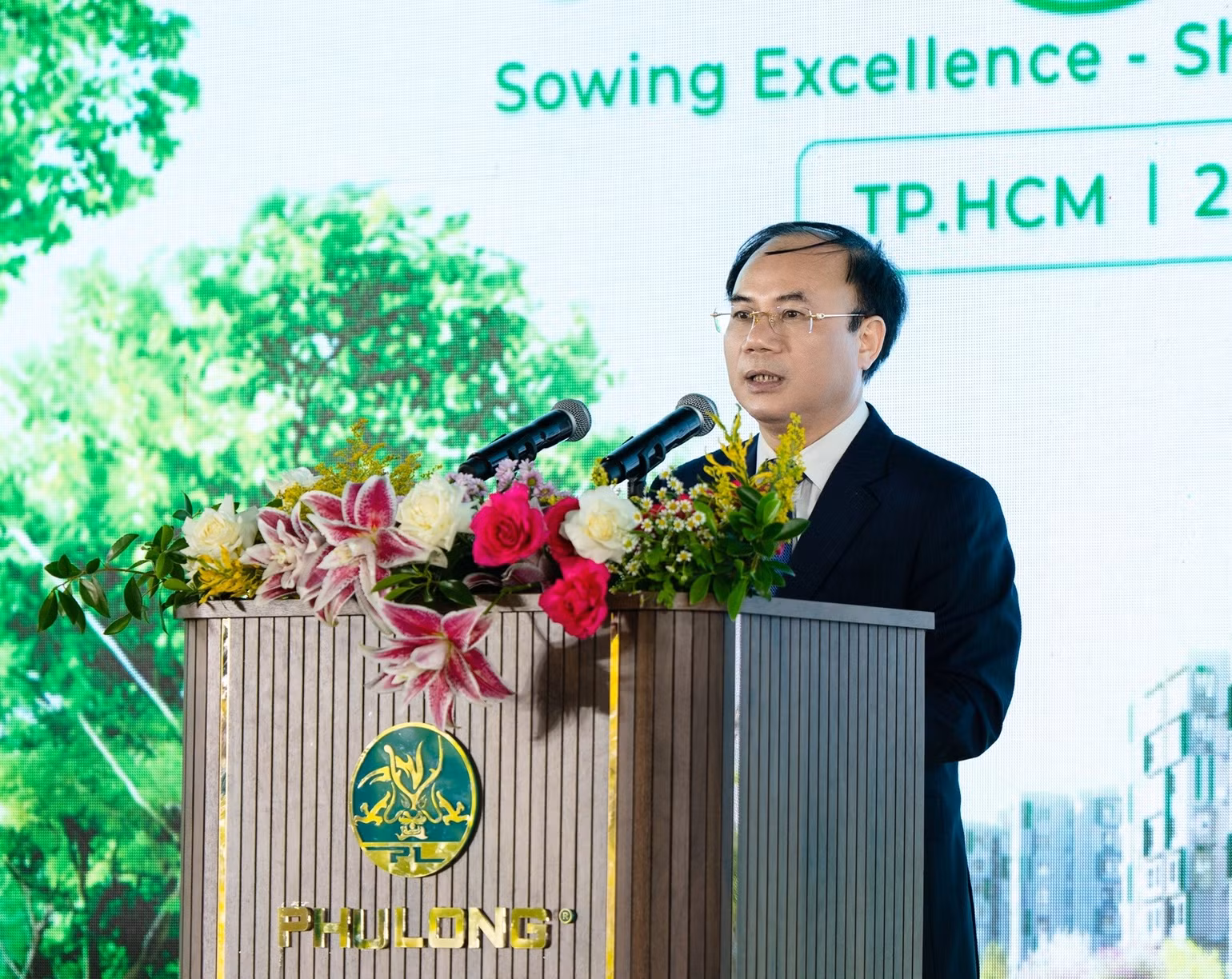 ong-nguyen-van-sinh-thu-truong-bo-xay-dung.jpg