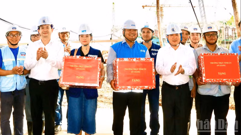 ndo_br_2cong-truong-apec-ok-592.png