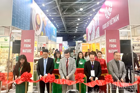 Cắt băng khai trương Khu gian hàng Việt Nam tại Hội chợ Worldfood Moscow 2026. (Ảnh: Cục Xúc tiến thương mại)