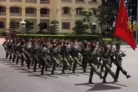 Các học viên Trường Đại học An ninh nhân dân miệt mài tập luyện ngày đêm chuẩn bị cho "Tổ quốc trong tim"