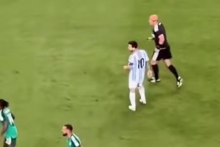 Xem lại bàn mở tỷ số của Messi vào lưới Algeria qua góc nhìn của người hâm mộ