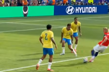 Fancam pha ghi bàn thứ hai của Haaland "kết liễu" Brazil 