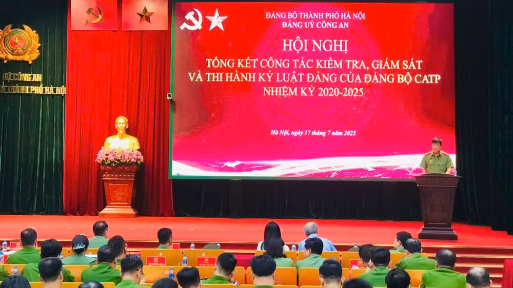 Toàn cảnh hội nghị.