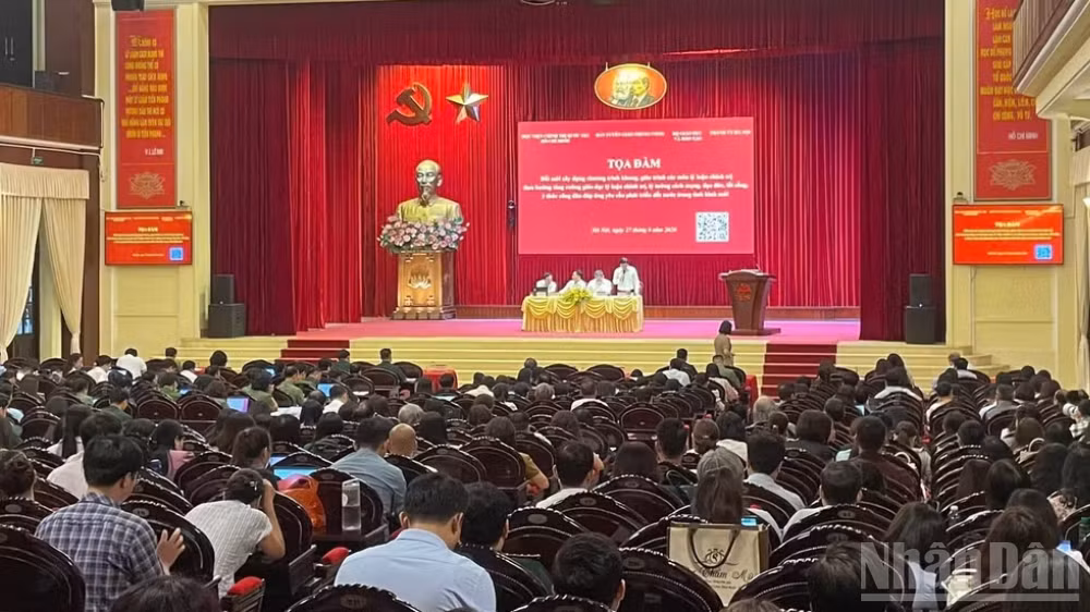 Quang cảnh tọa đàm. (Ảnh: PHẠM CƯỜNG)
