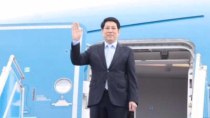 Chủ tịch nước Lương Cường lên đường dự Tuần lễ Cấp cao APEC lần thứ 32 tại Hàn Quốc.