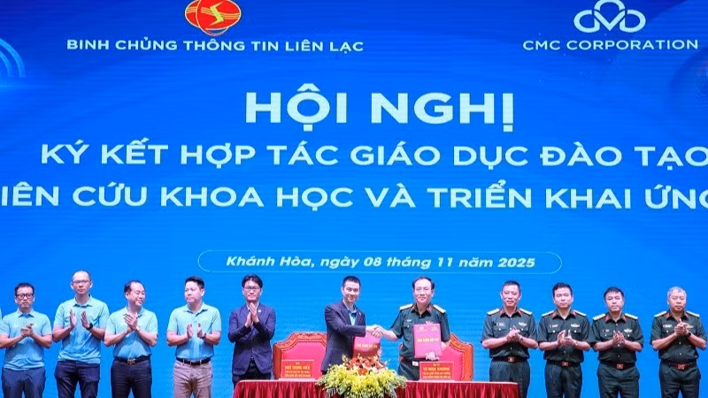Lễ ký Thỏa thuận hợp tác chiến lược giữa Binh chủng Thông tin liên lạc và Tập đoàn Công nghệ CMC.