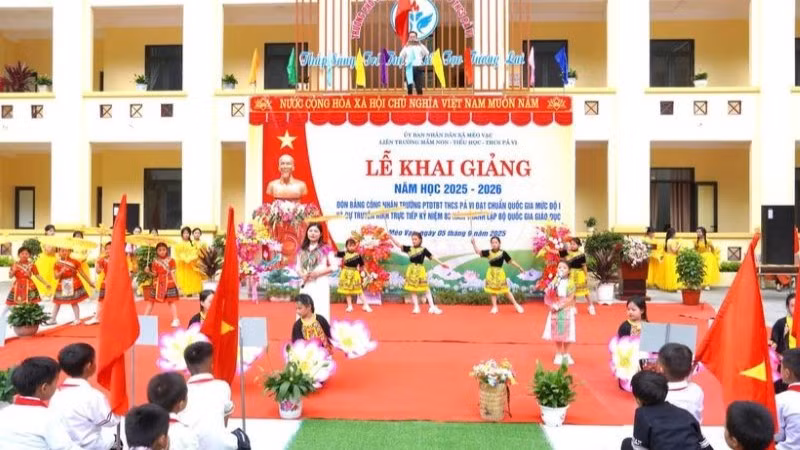 Không khí náo nức trong Lễ khai giảng năm học mới 2025-2026 diễn ra tại các trường trên địa bàn tỉnh vùng cao Tuyên Quang.