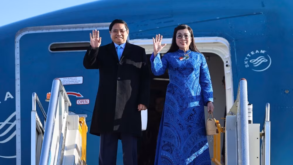 Thủ tướng Phạm Minh Chính và Phu nhân tới Johannesburg bắt đầu tham dự Hội nghị thượng định G20 và hoạt động song phương tại Nam Phi. (Ảnh: VGP/Nhật Bắc)