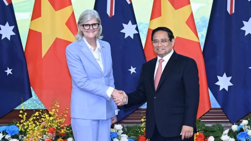 Thủ tướng Chính phủ Phạm Minh Chính và Toàn quyền Australia Sam Mostyn. (Ảnh: TRẦN HẢI)