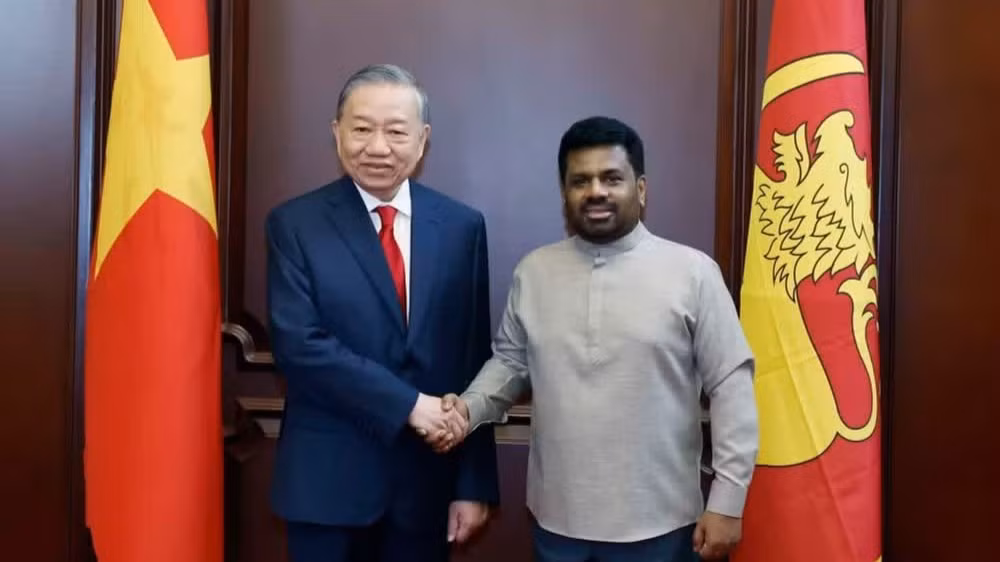Tổng thống Sri Lanka Anura Kumara Dissanayake đón Tổng Bí thư, Chủ tịch nước Tô Lâm. (Ảnh: Thống Nhất/TTXVN)