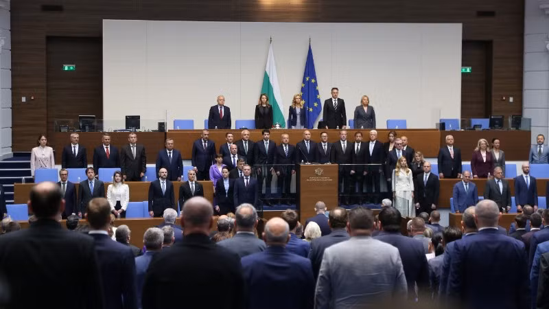Các thành viên nội các mới của Bulgaria tại phiên họp Quốc hội ở Sofia, Bulgaria, ngày 8/5/2026. (Ảnh: THX/TTXVN)