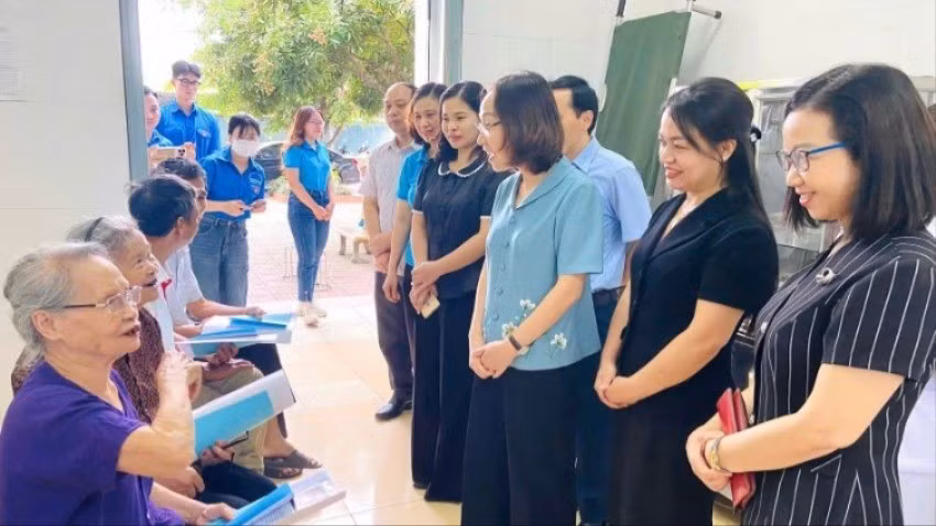 Ủy ban Mặt trận tổ quốc xã Đan Phượng, Hà Nội tổ chức thăm hỏi người có công trên địa bàn nhân dịp kỷ niệm Ngày thương binh, liệt sĩ 27/7.