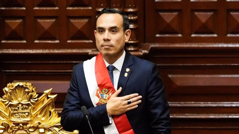 Ông Jose Enrique Jeri Ore tuyên thệ nhậm chức Tổng thống Peru, ngày 10/10/2025. (Ảnh: Tân Hoa Xã)