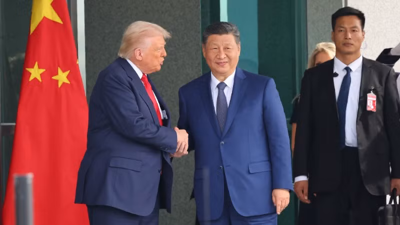 Tổng thống Mỹ Donald Trump trong cuộc hội đàm với Chủ tịch Trung Quốc Tập Cận Bình tại Busan, Hàn Quốc, ngày 30/10/2025. (Ảnh: Yonhap/TTXVN) 