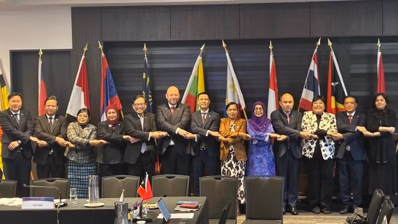 Thứ trưởng Ngoại giao Đặng Hoàng Giang (giữa) đồng chủ trì Đối thoại ASEAN-New Zealand lần thứ 33. (Ảnh: Bộ Ngoại giao Việt Nam)